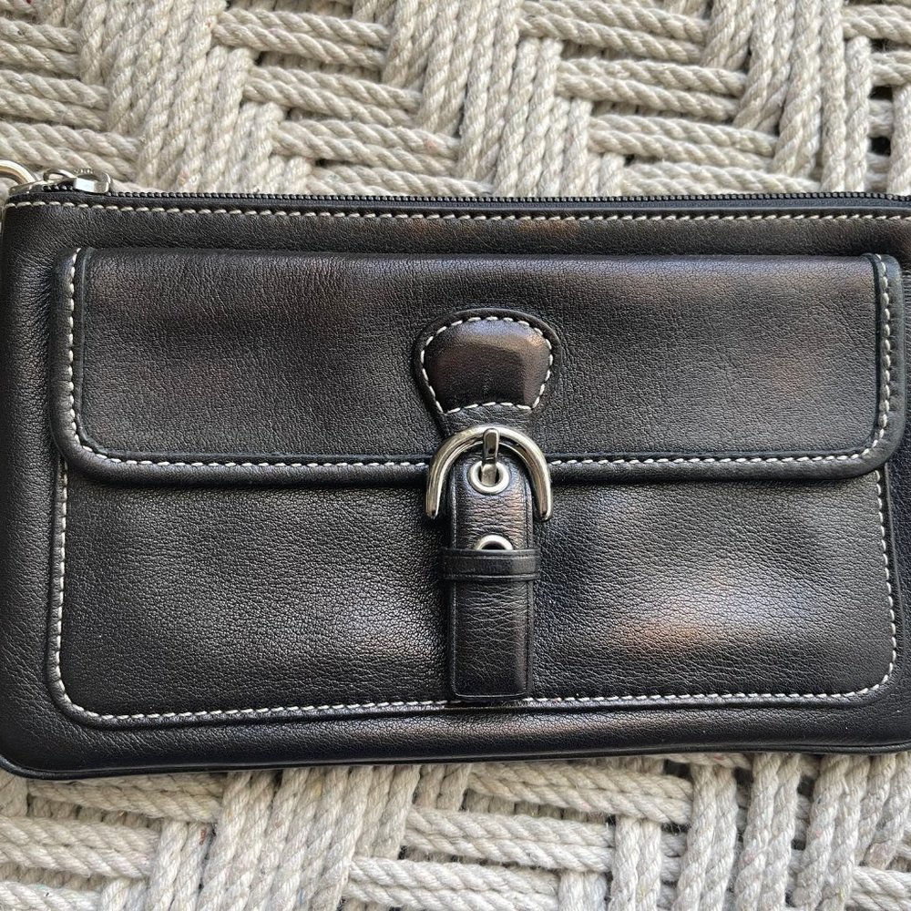 *Pristine* Vintage COACH Black Leather Buckle Front Wristlet Wallet Bag